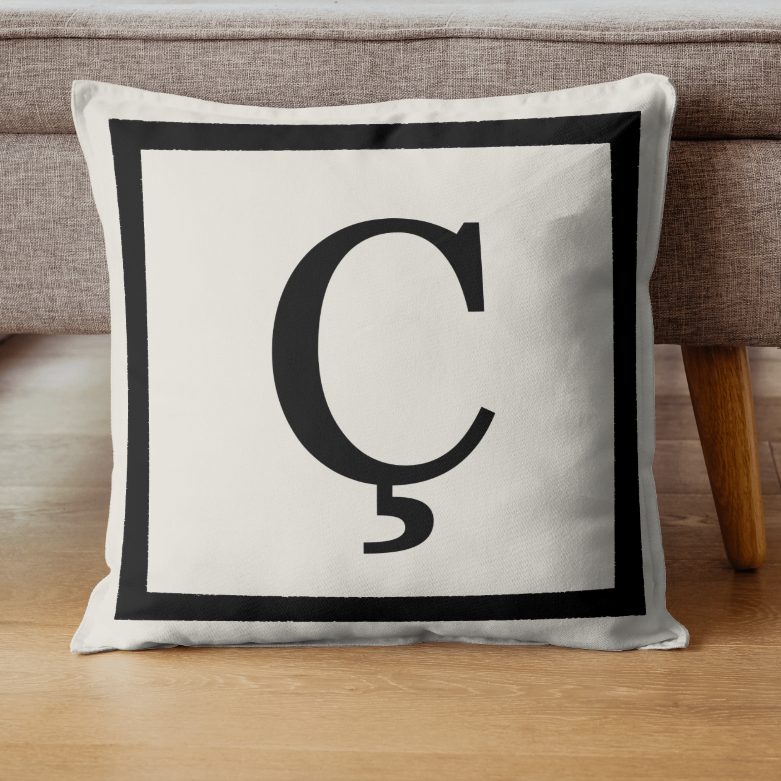 Harfli Kırlent Kılıfı - Ç Harfi - Hediyelik Dekoratif Kırlent Yastık Kılıfı 43x 43 Cm Krem-siyah