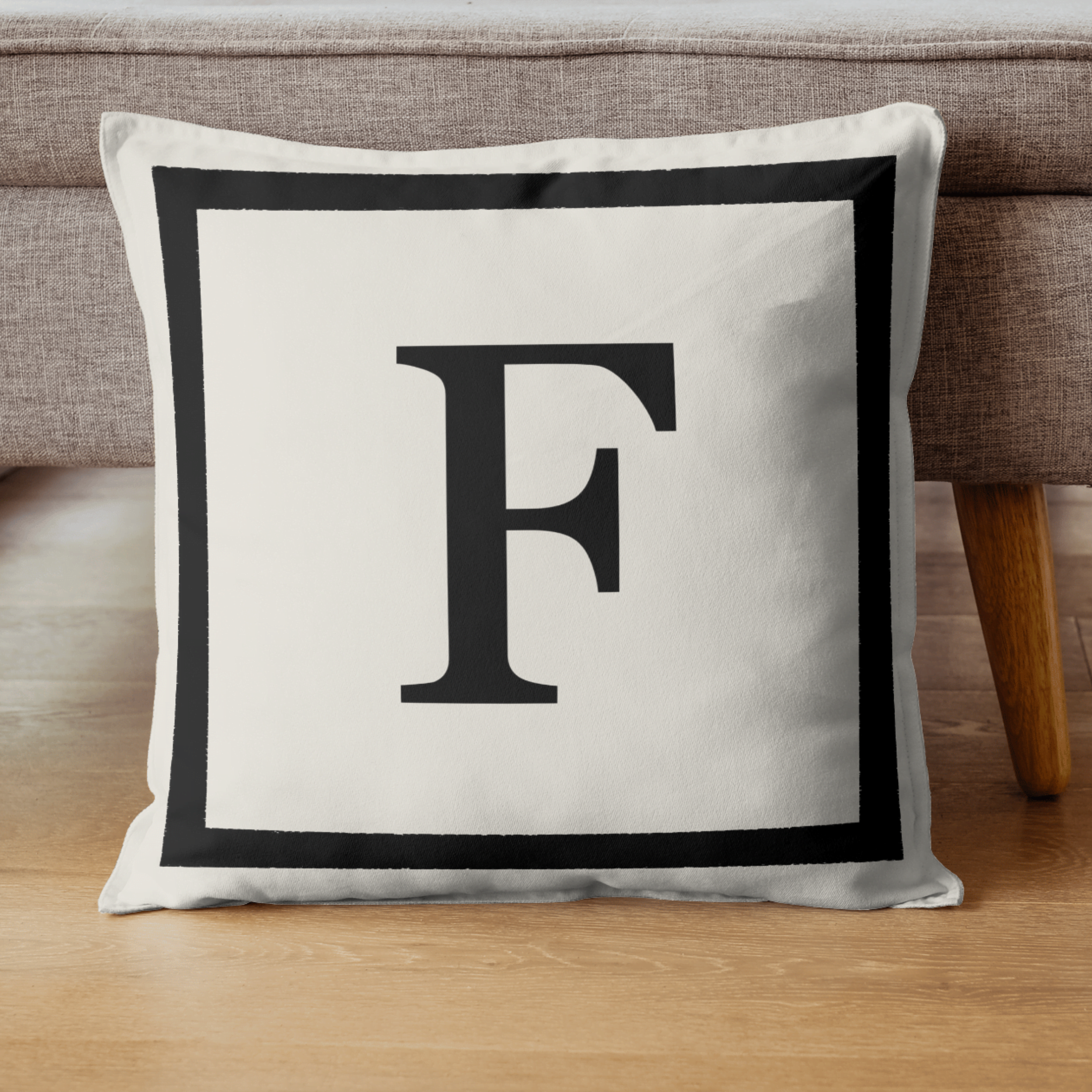 Harfli Kırlent Kılıfı - F Harfi - Hediyelik Dekoratif Kırlent Yastık Kılıfı 43x 43 Cm Krem-siyah