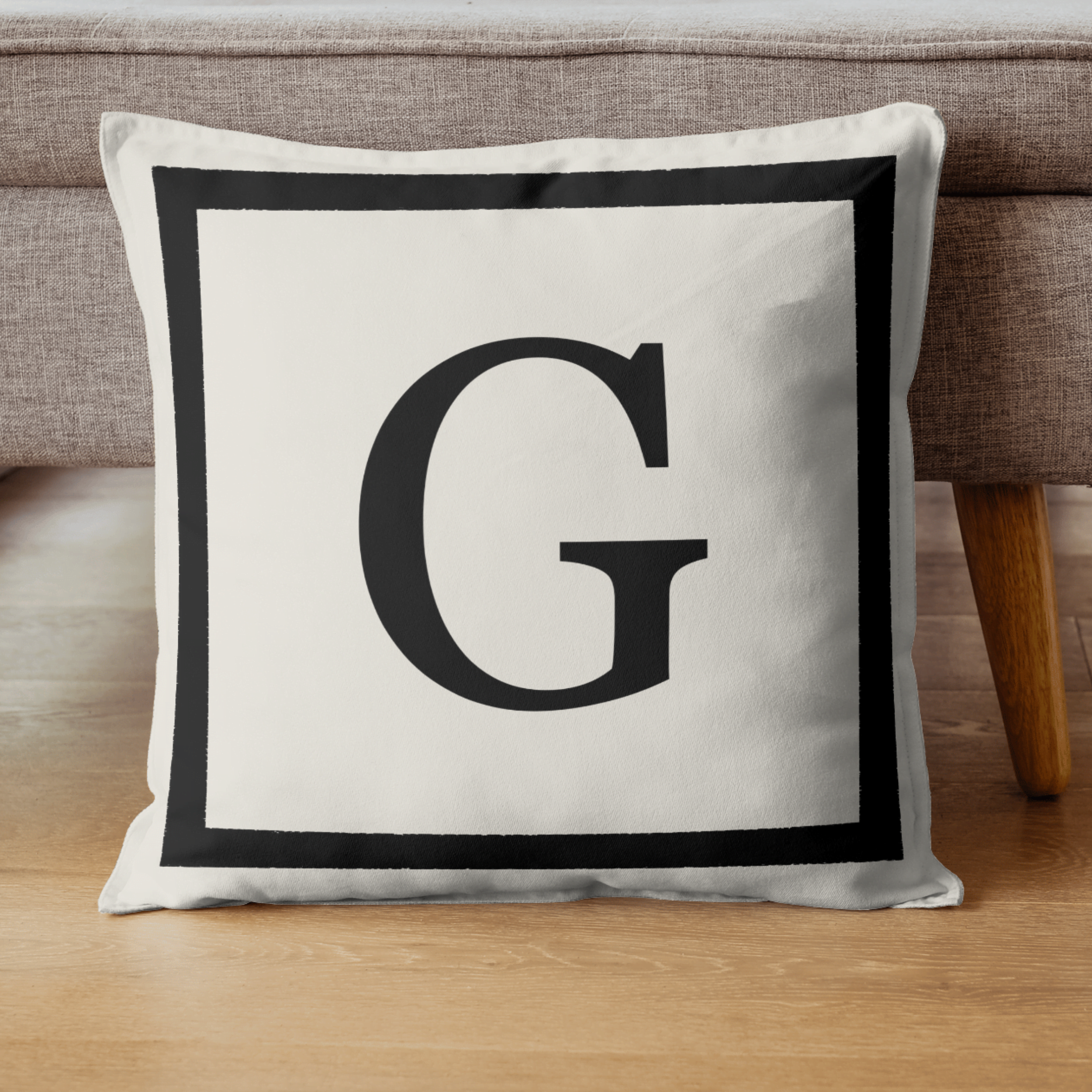 Harfli Kırlent Kılıfı - G Harfi - Hediyelik Dekoratif Kırlent Yastık Kılıfı 43x 43 Cm Krem-siyah