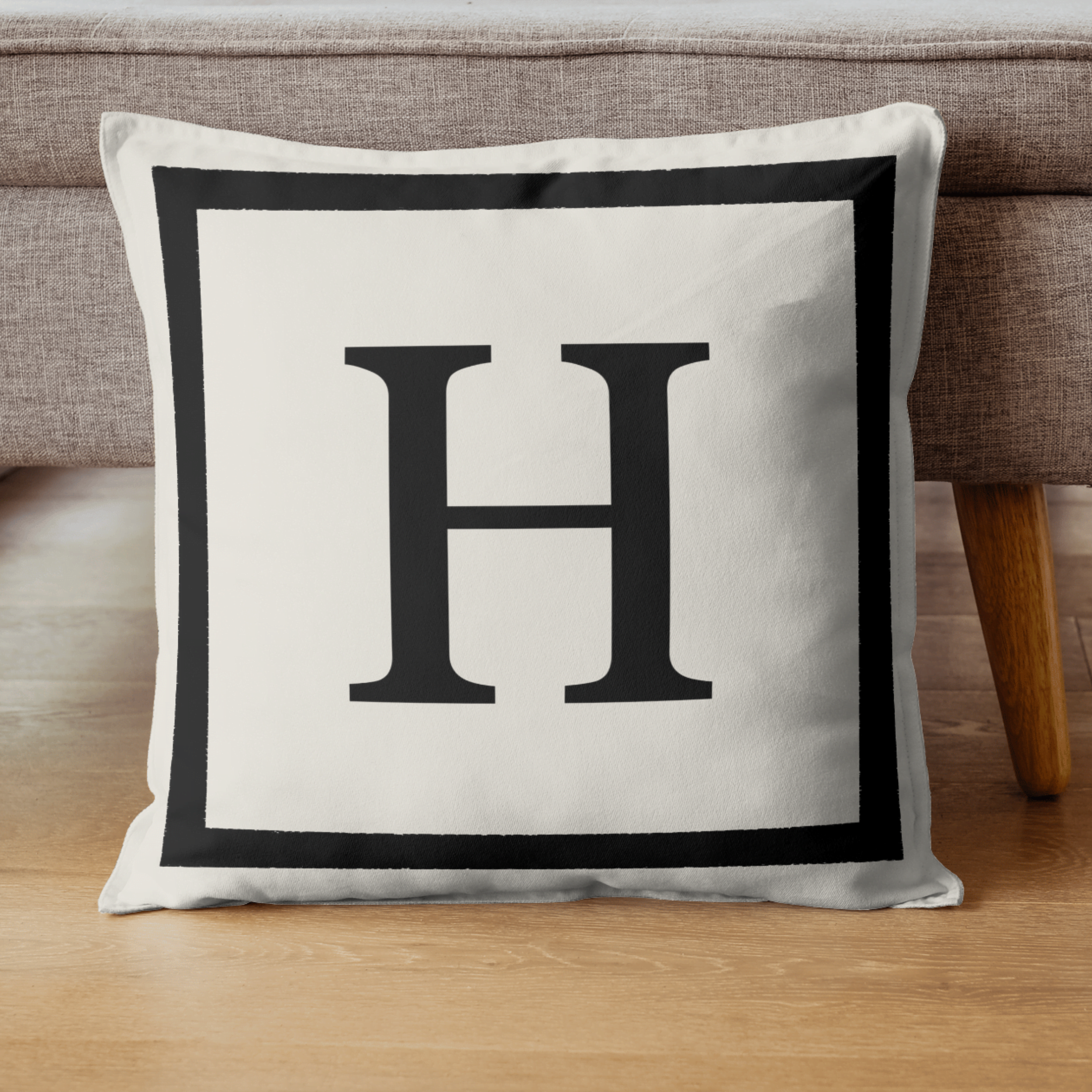 Harfli Kırlent Kılıfı - H Harfi - Hediyelik Dekoratif Kırlent Yastık Kılıfı 43x 43 Cm Krem-siyah