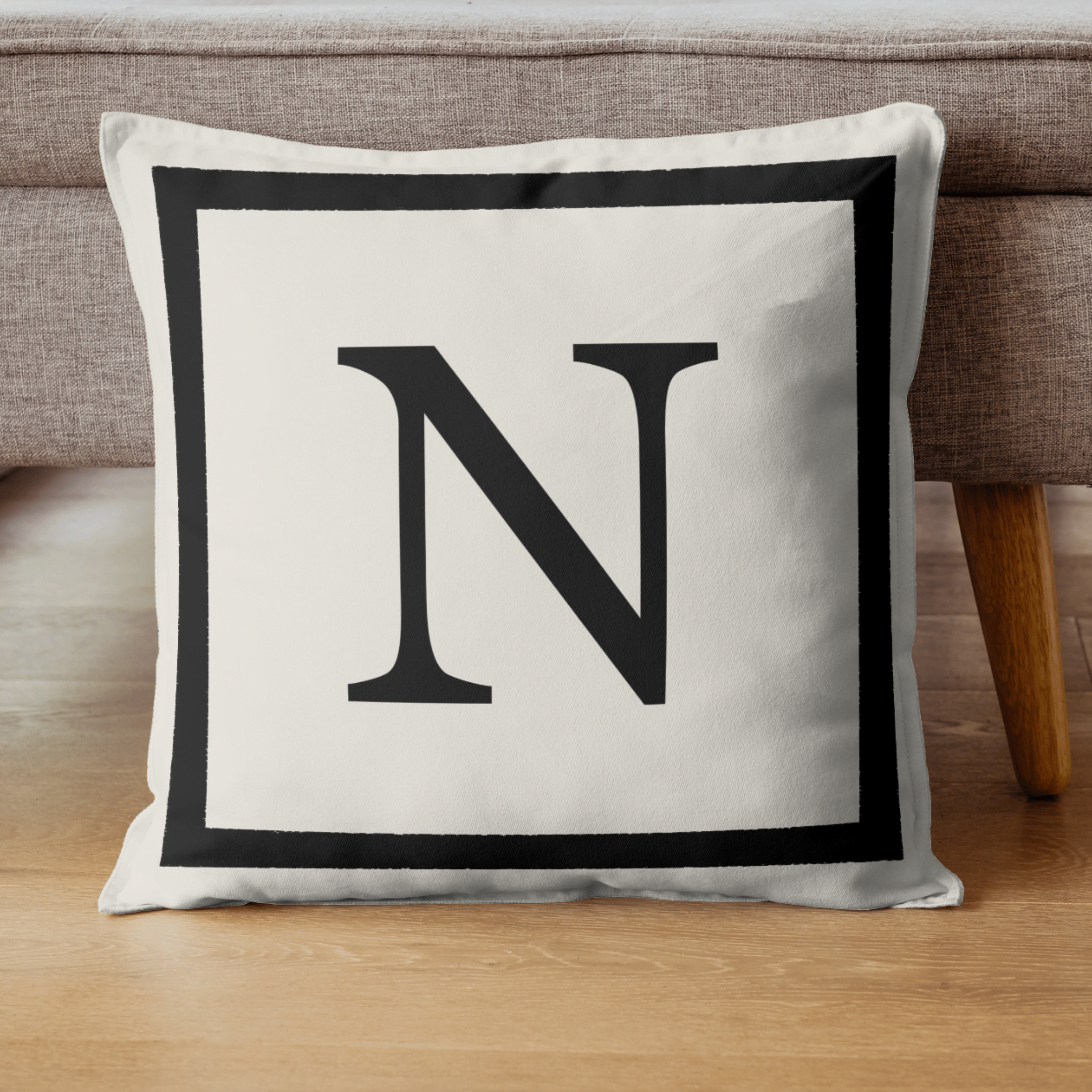 Harfli Kırlent Kılıfı - N Harfi - Hediyelik Dekoratif Kırlent Yastık Kılıfı 43x 43 Cm Krem-siyah