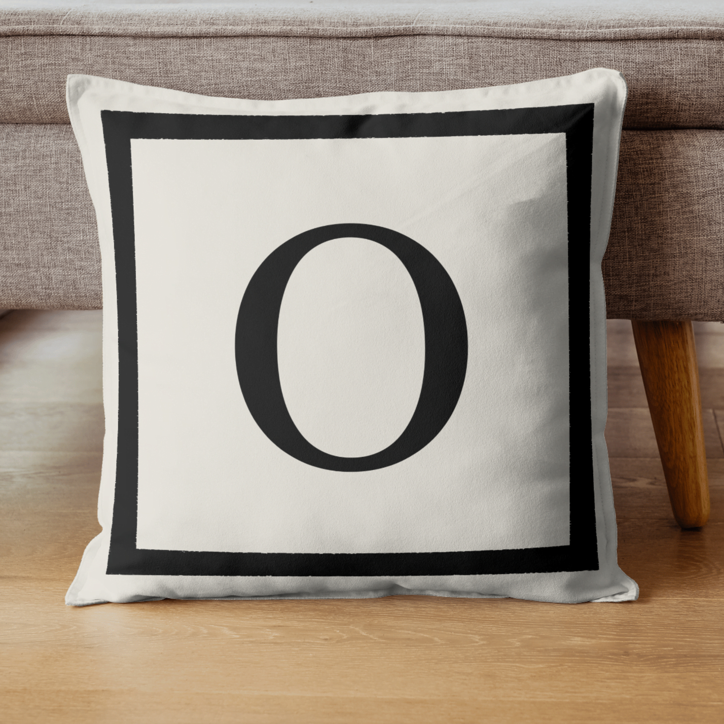 Harfli Kırlent Kılıfı - O Harfi - Hediyelik Dekoratif Kırlent Yastık Kılıfı 43x 43 Cm Krem-siyah
