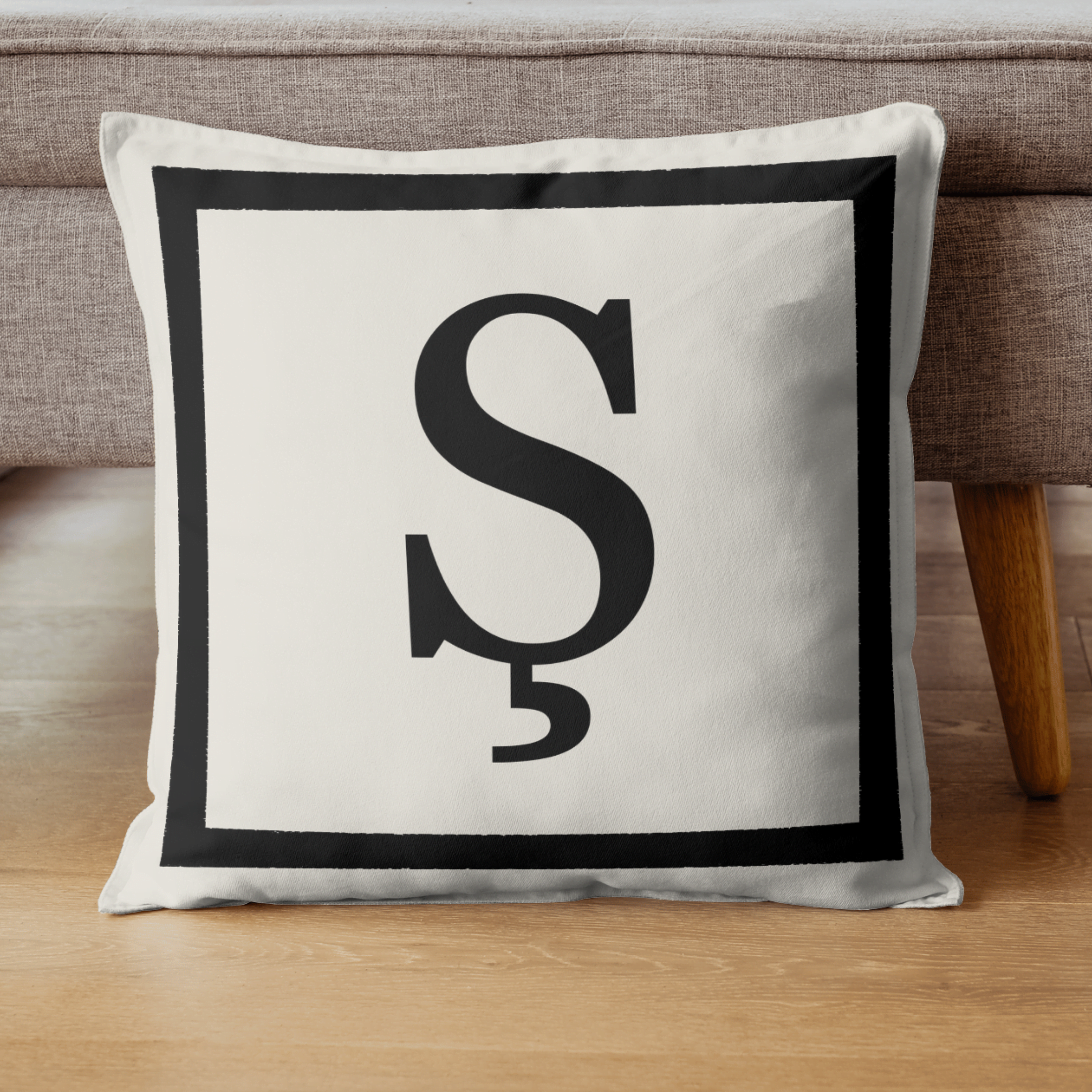 Harfli Kırlent Kılıfı - Ş Harfi - Hediyelik Dekoratif Kırlent Yastık Kılıfı 43x 43 Cm Krem-siyah