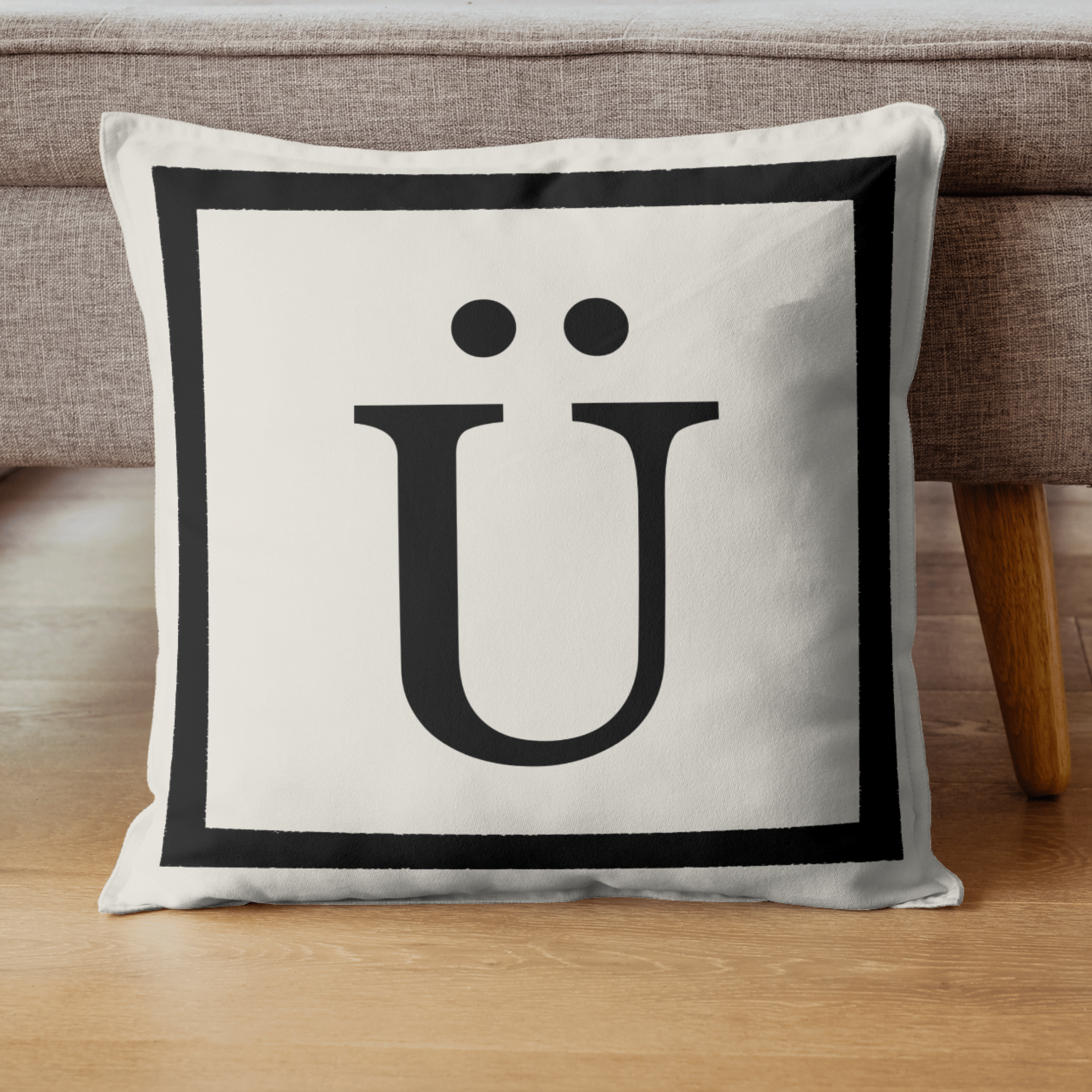 Harfli Kırlent Kılıfı - Ü Harfi - Hediyelik Dekoratif Kırlent Yastık Kılıfı 43x 43 Cm Krem-siyah