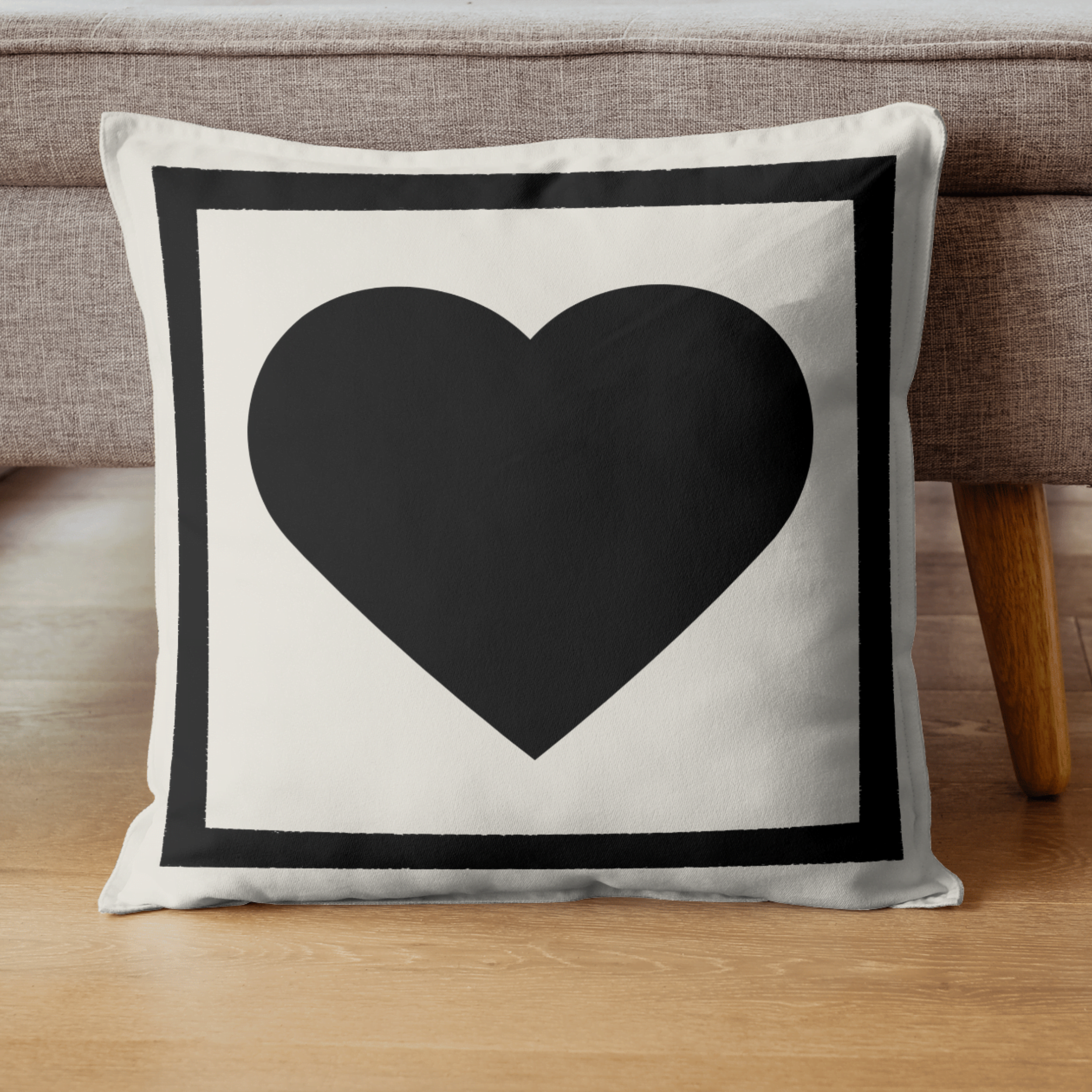 Kalp İşaretli Hediyelik Dekoratif Kırlent Yastık Kılıfı 43 X 43 Cm Krem-siyah